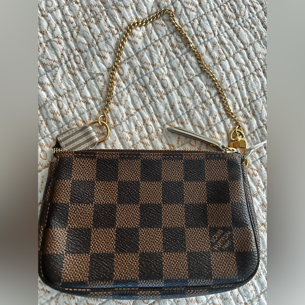 AUTHENTIC 🤎 LV  Damier Ebene Mini Pochette with Gold Chain and Trunk Print - Picture 2 of 16